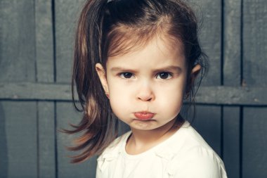 Küçük kız surat