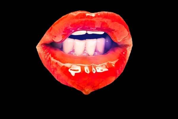 Красные губы с медом — стоковое фото