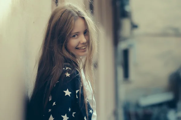 Teen cute girl outdoor — Stock Photo, Image