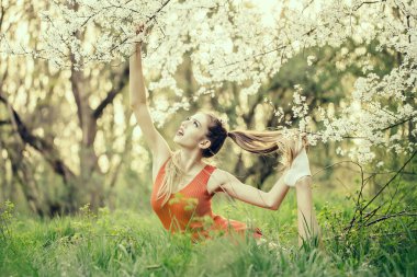 Çiçeği güzel kız