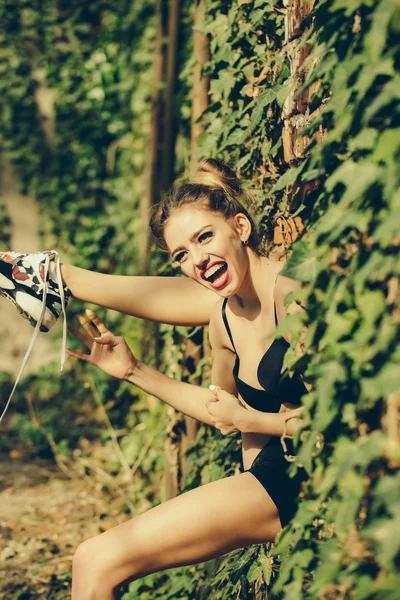 Deportiva mujer joven al aire libre —  Fotos de Stock