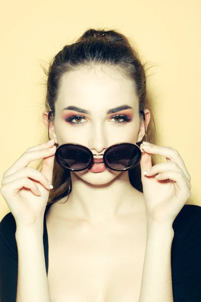 Menina sexy em óculos de sol — Fotografia de Stock