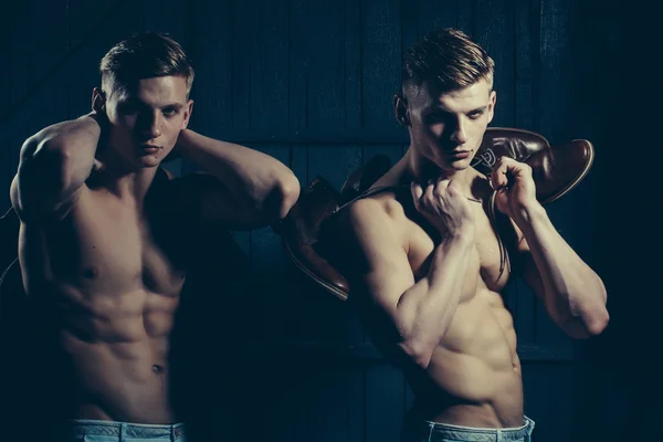 Twins with muscular torso — Stock Photo, Image