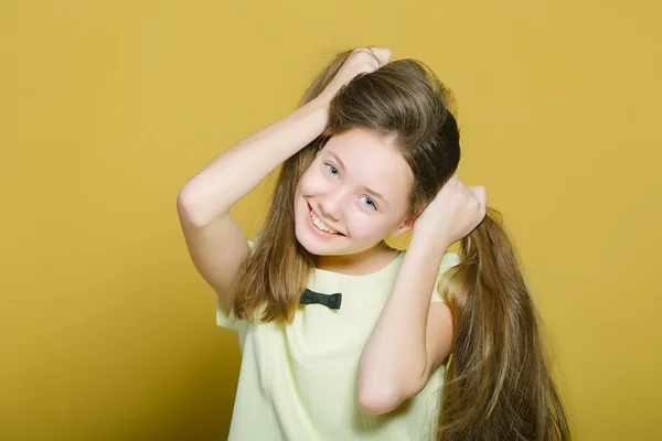 Smiling girl in studio — Stock Photo, Image