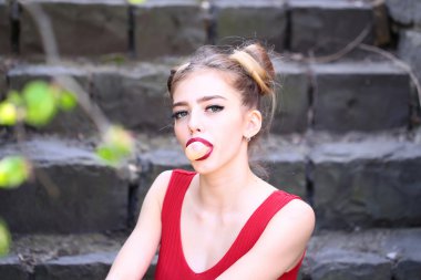 şehvetli hüzünlü kız