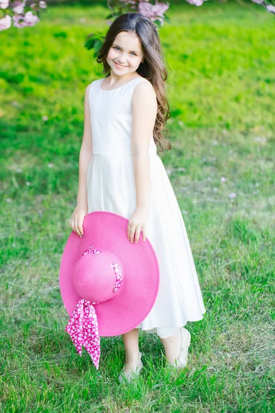 Retro girl on green grass — Stock Photo, Image