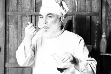 Şişe soslu yemek