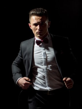 Genç seksi beyefendi
