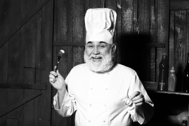 Çatal sarımsak yemek