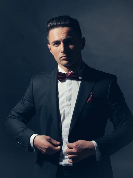 Jonge sexy gentleman — Stockfoto