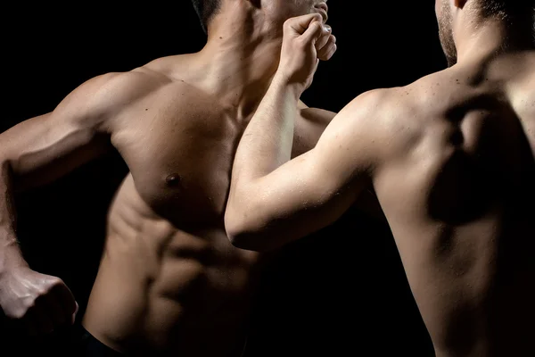 Jovens homens musculosos boxe — Fotografia de Stock