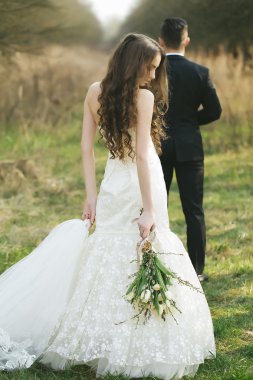 Düğün iki açık yürüyor