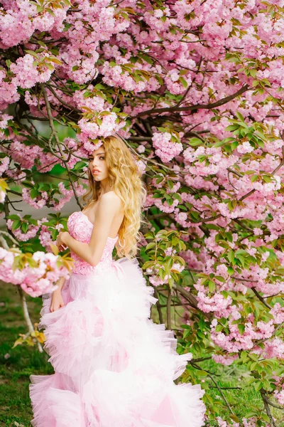 Glamour girl in pink blossom — Stock Photo, Image