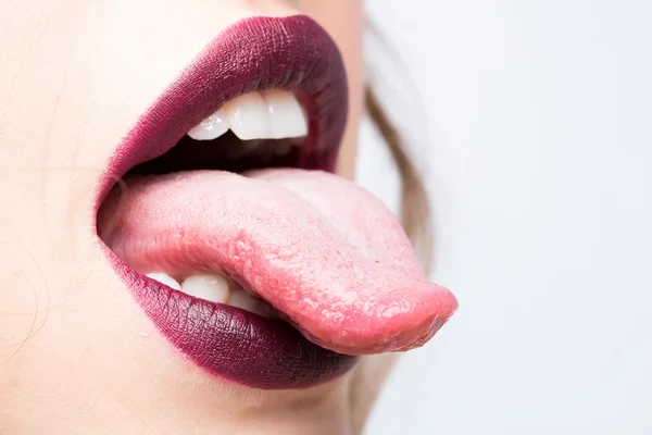 Sexy labios femeninos — Foto de Stock