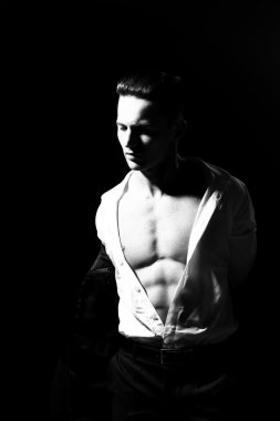 genç seksi adam
