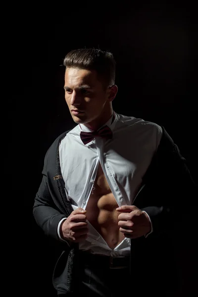 Junger sexy Gentleman — Stockfoto