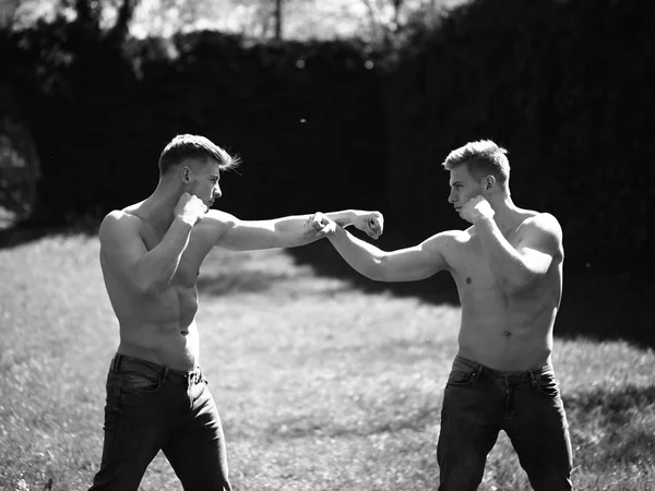 Két férfi harc a mérkőzés — Stock Fotó