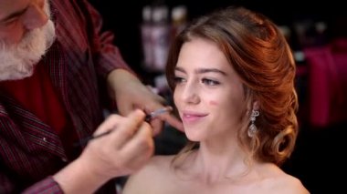 Kalıcı makyaj sanatçı dab bir bronzer 