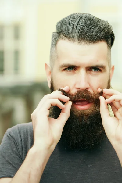 Bearded man outdoor — Stock Photo, Image