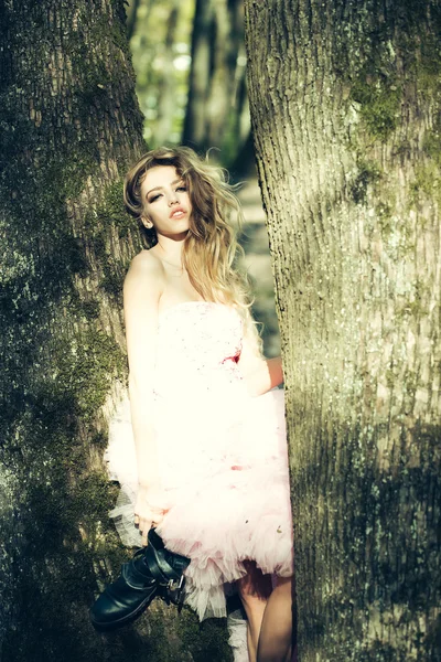 Stylish girl near tree — Stock Photo, Image