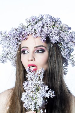 Bahar çiçekleri ile muhteşem erkek