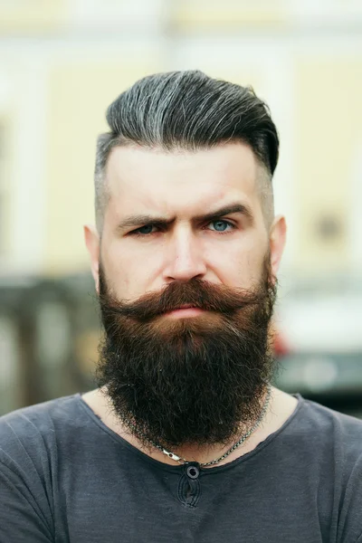 Homme barbu extérieur — Photo