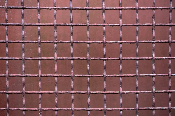 Gabbia di metallo arrugginito — Foto Stock