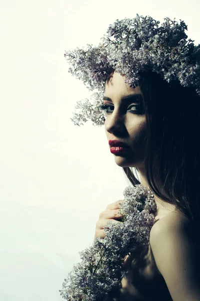 Femme avec printemps lilas — Photo
