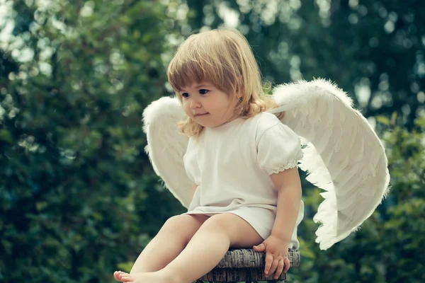 Cupido sulla sedia — Foto Stock
