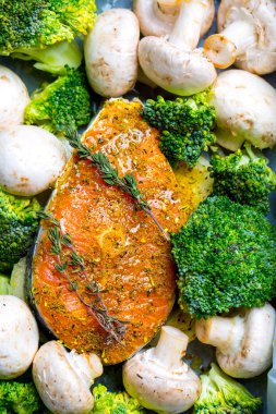 taze Çiğ somon balığı biftek 