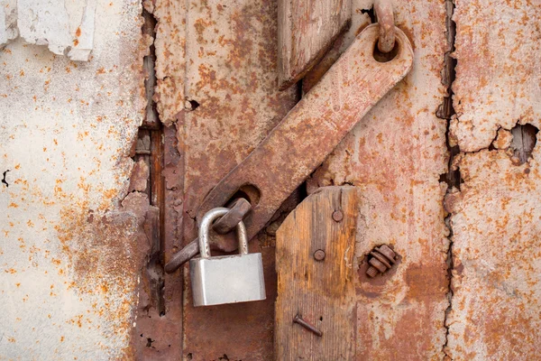 Old lock on the door — Stock Photo, Image