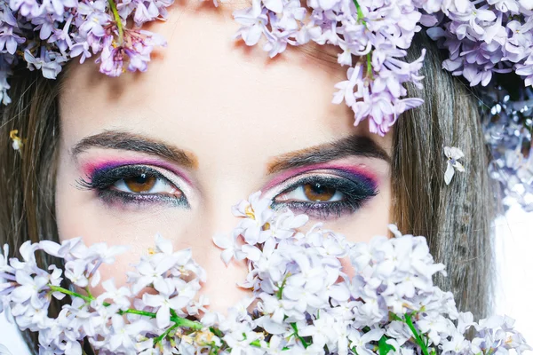 Gezicht van prachtige lente meisje — Stockfoto