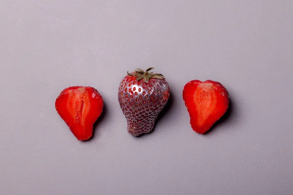 银的草莓和红片 — 图库照片