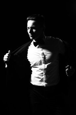 Genç seksi beyefendi