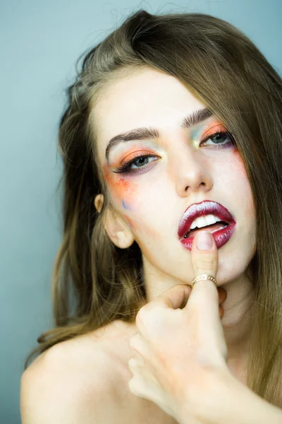 Chica con maquillaje naranja primer plano — Foto de Stock