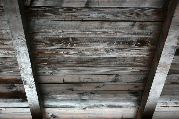 Soffitto in legno con travi — Foto Stock