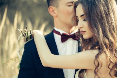 Çift kucaklayan düğün