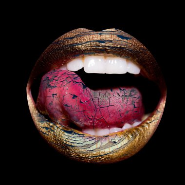 Ağaç kabuğu kaplaması ile kadın dudaklar