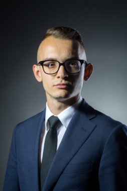 yakışıklı genç işadamı