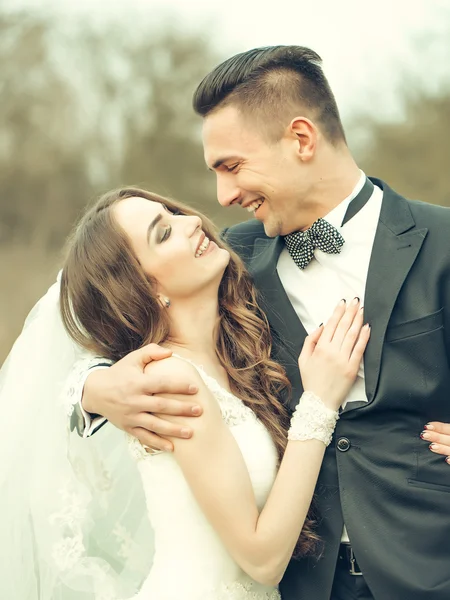 Happy wedding couple — Stock Photo, Image