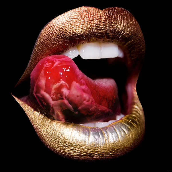 Lábios femininos com sobreposição homem nu — Fotografia de Stock