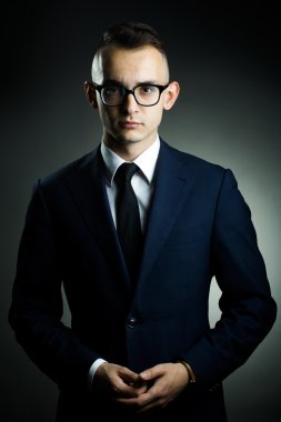 yakışıklı genç işadamı