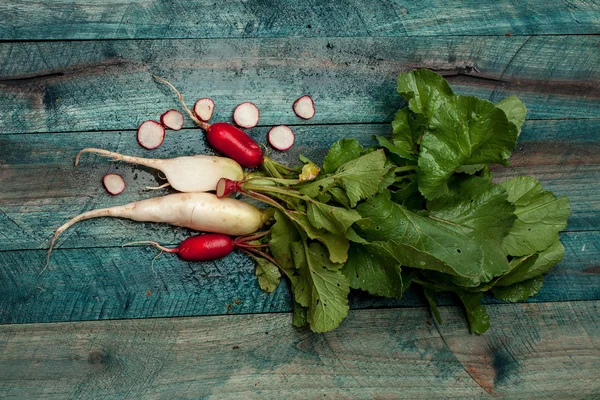 Fresh radish with slices — Stock Photo, Image