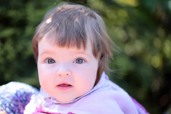 Hübsches kleines Mädchen — Stockfoto