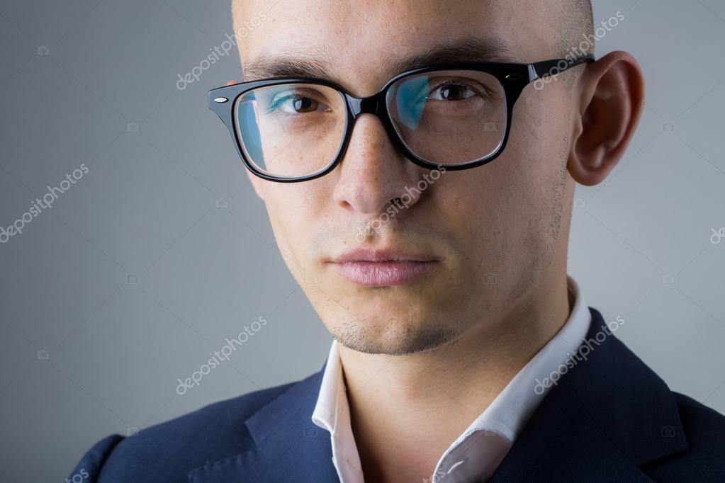 Mladý muž v brýlích — Stock Fotografie © Tverdohlib.com #112276740