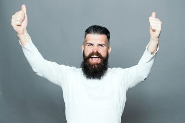 Sakallı adam süper hareketi ile