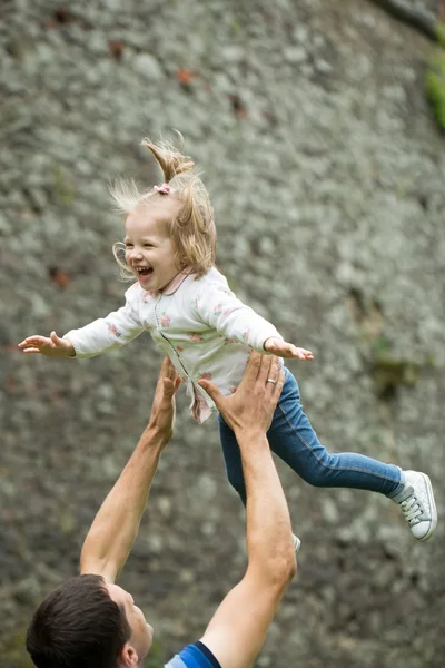 Pai feliz com a menina — Fotografia de Stock