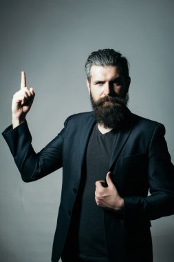 Ceketli sakallı yakışıklı adamı