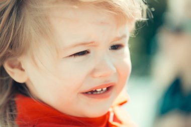 hüzünlü bir bebek