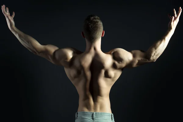 Muskulös man med sexig kropp — Stockfoto